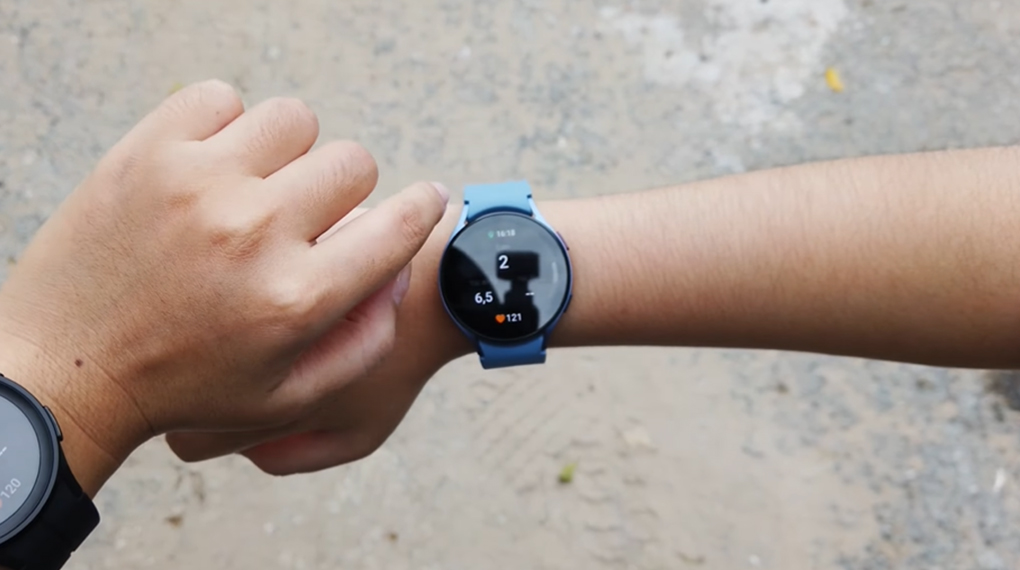 Đồng hồ thông minh Samsung Galaxy Watch5 LTE 40mm - Đếm số bước chân