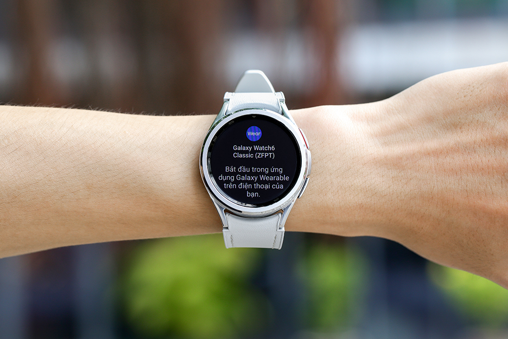 Samsung Galaxy Watch6 Classic 43mm dây silicone Màu Bạc