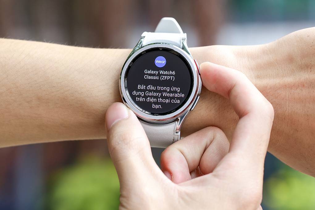 Samsung Galaxy Watch6 Classic 43mm dây silicone Màu Bạc