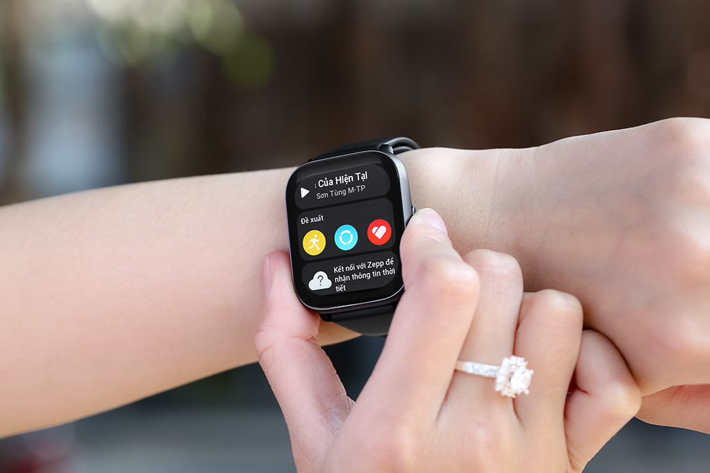 Amazfit Active 42.3mm dây silicone Màu Đen