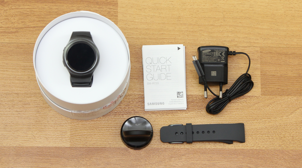 Bộ sản phẩm gồm: Hộp, Đồng hồ, Sạc, Dây đeo dự phòng