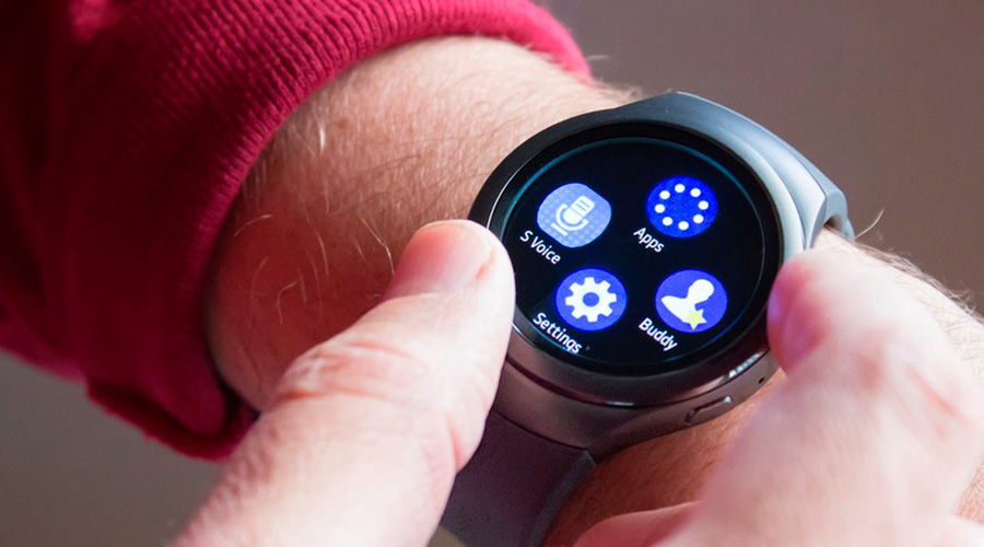 <p>Dễ d&agrave;ng điều khiển với m&agrave;n h&igrave;nh cảm ứng hoặc xoay gờ định vị một c&aacute;ch dễ d&agrave;ng</p>