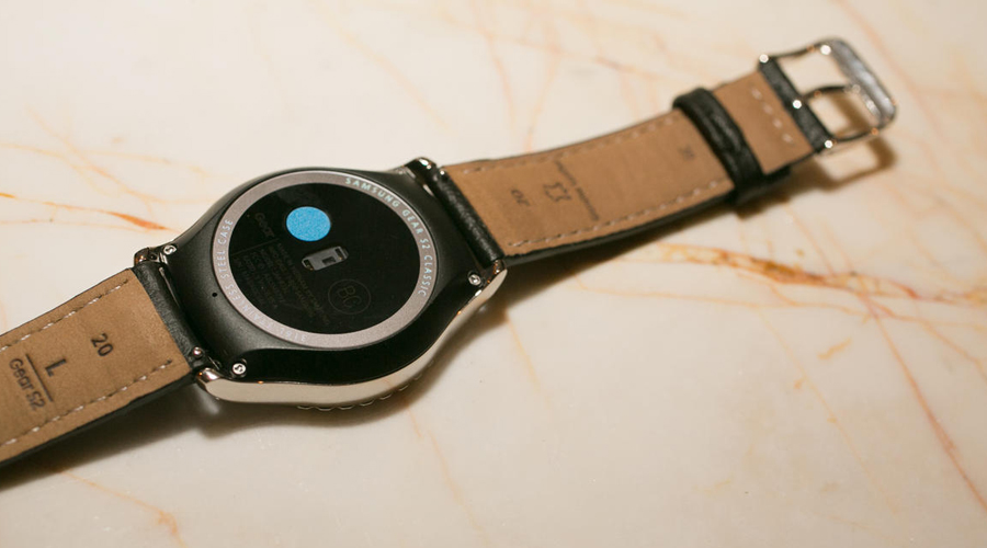 <div id="banner">
<div id="11094" class="oneByOne_item">
<p>Phi&ecirc;n bản Platinum của Gear S2 c&oacute; d&acirc;y da "chất" hơn phi&ecirc;n bản Classic</p>
</div>
</div>