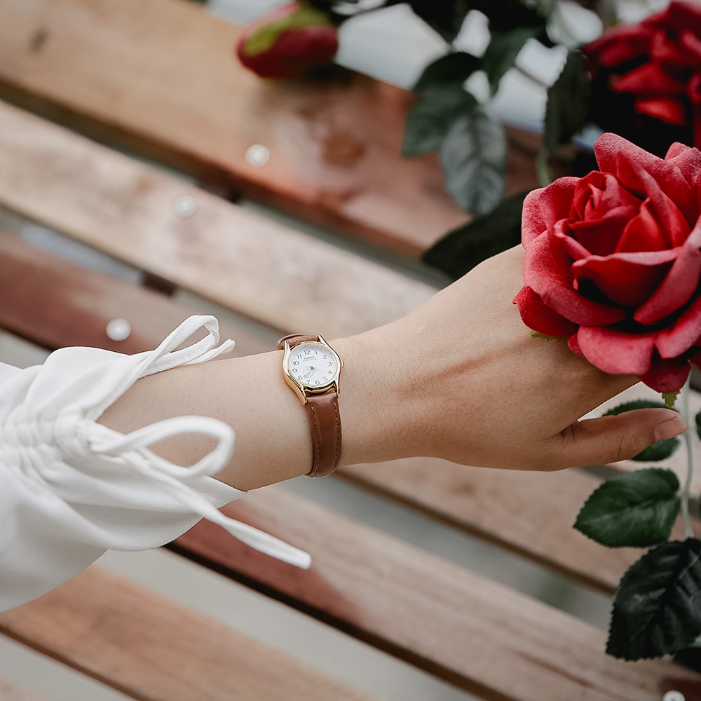 Đồng hồ CASIO Timeless 23 mm Nữ LTP-1094Q-7B8RDF