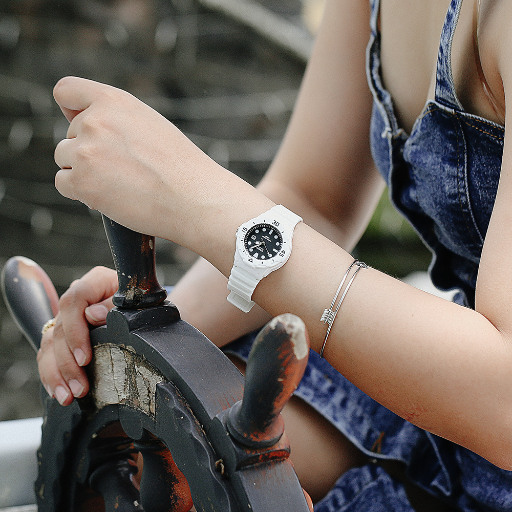 Đồng hồ CASIO 32 mm Nữ LRW-200H-1EVDF