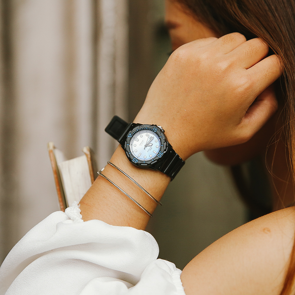 Đồng hồ CASIO 32 mm Nữ LRW-200H-2EVDR