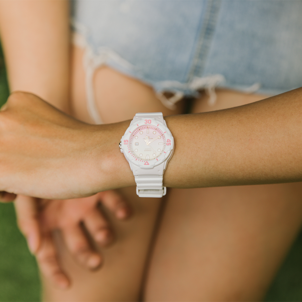 Đồng hồ CASIO 32.3 mm Nữ LRW-200H-4E2VDR