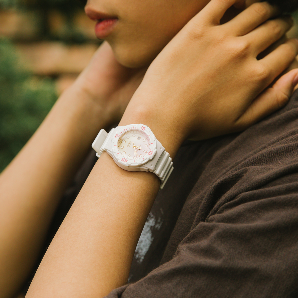 Đồng hồ CASIO 32.3 mm Nữ LRW-200H-4E2VDR