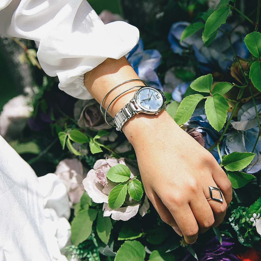 Đồng hồ CITIZEN 32 mm Nữ EM0550-83N