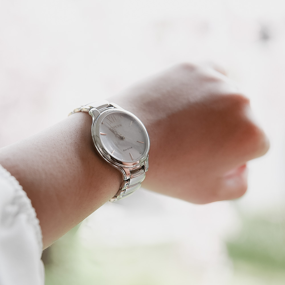 Đồng hồ CITIZEN L 32 mm Nữ EM0558-81Y