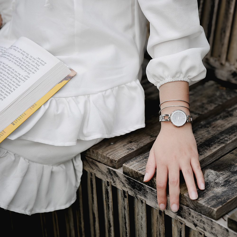 Đồng hồ CITIZEN 28 mm Nữ EM0631-83D