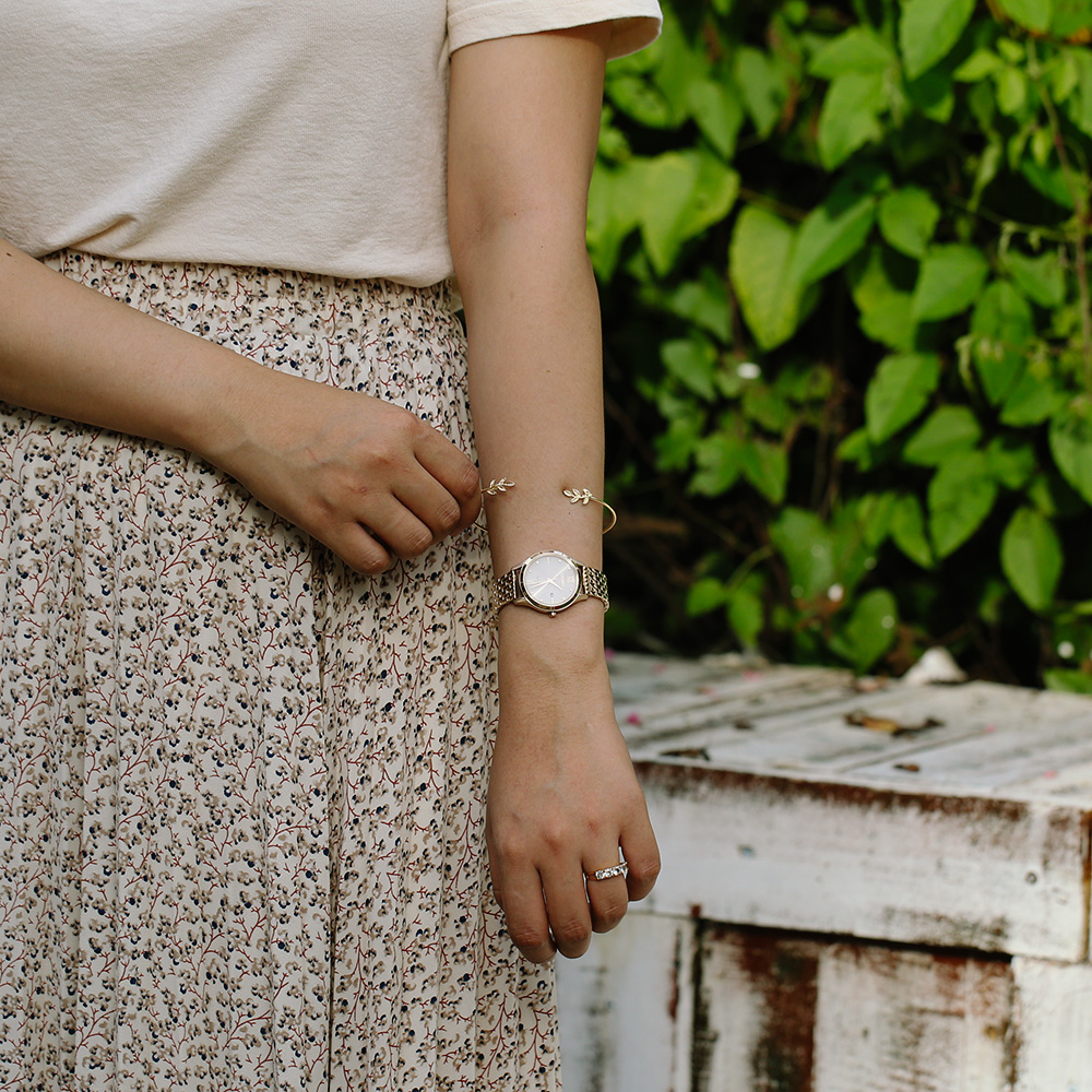 Đồng hồ CITIZEN 30 mm Nữ EW2533-89X