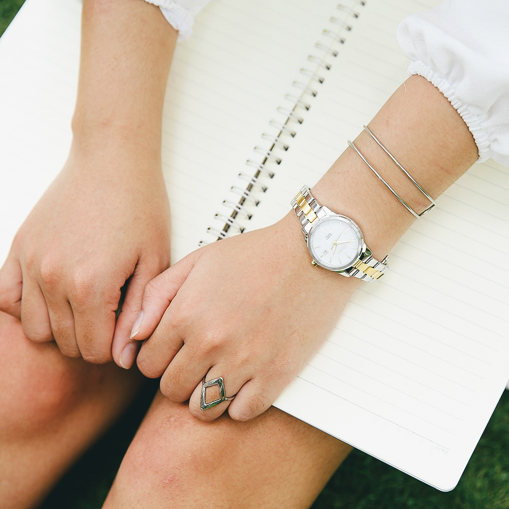 Đồng hồ CITIZEN 28 mm Nữ EU6074-51D