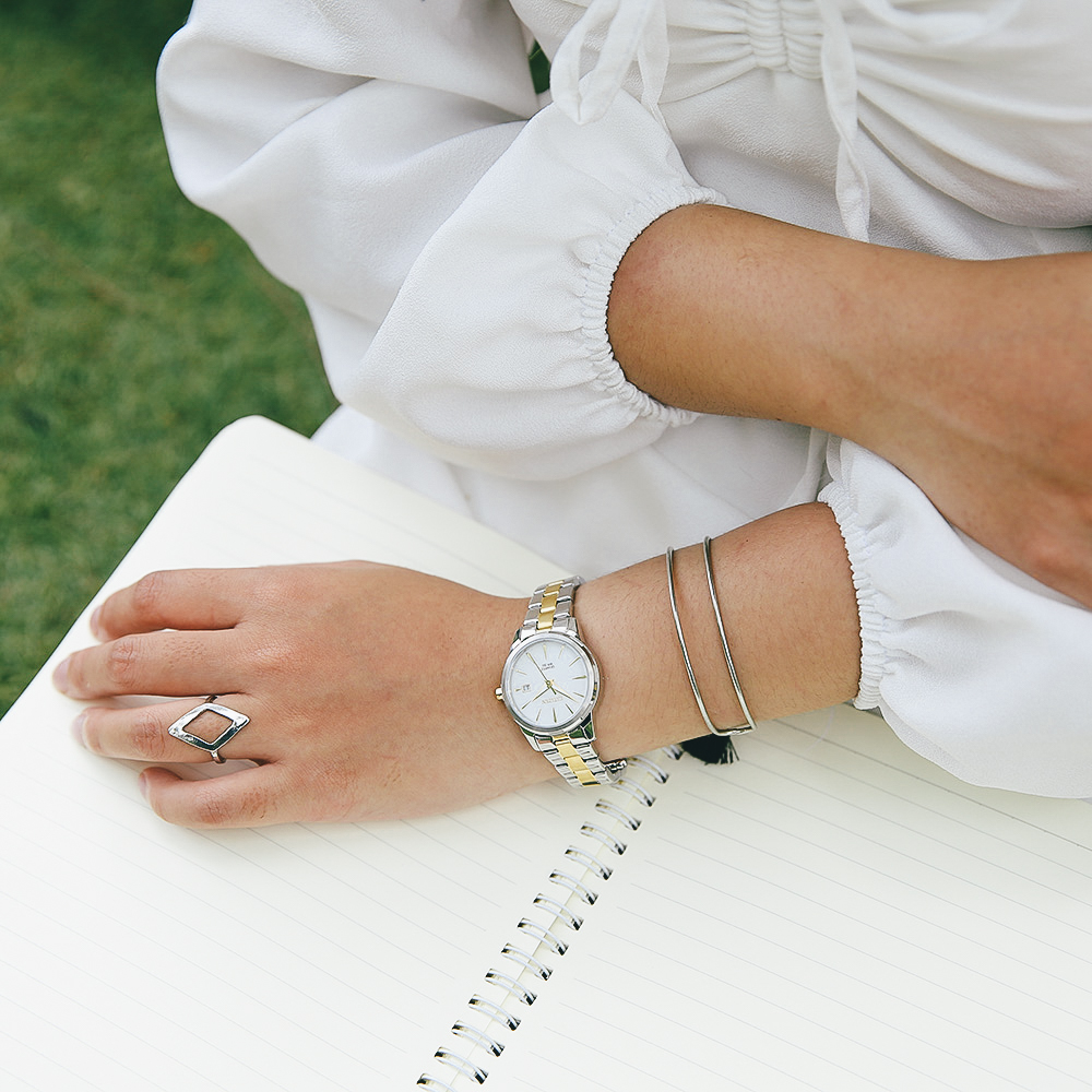 Đồng hồ CITIZEN 28 mm Nữ EU6074-51D