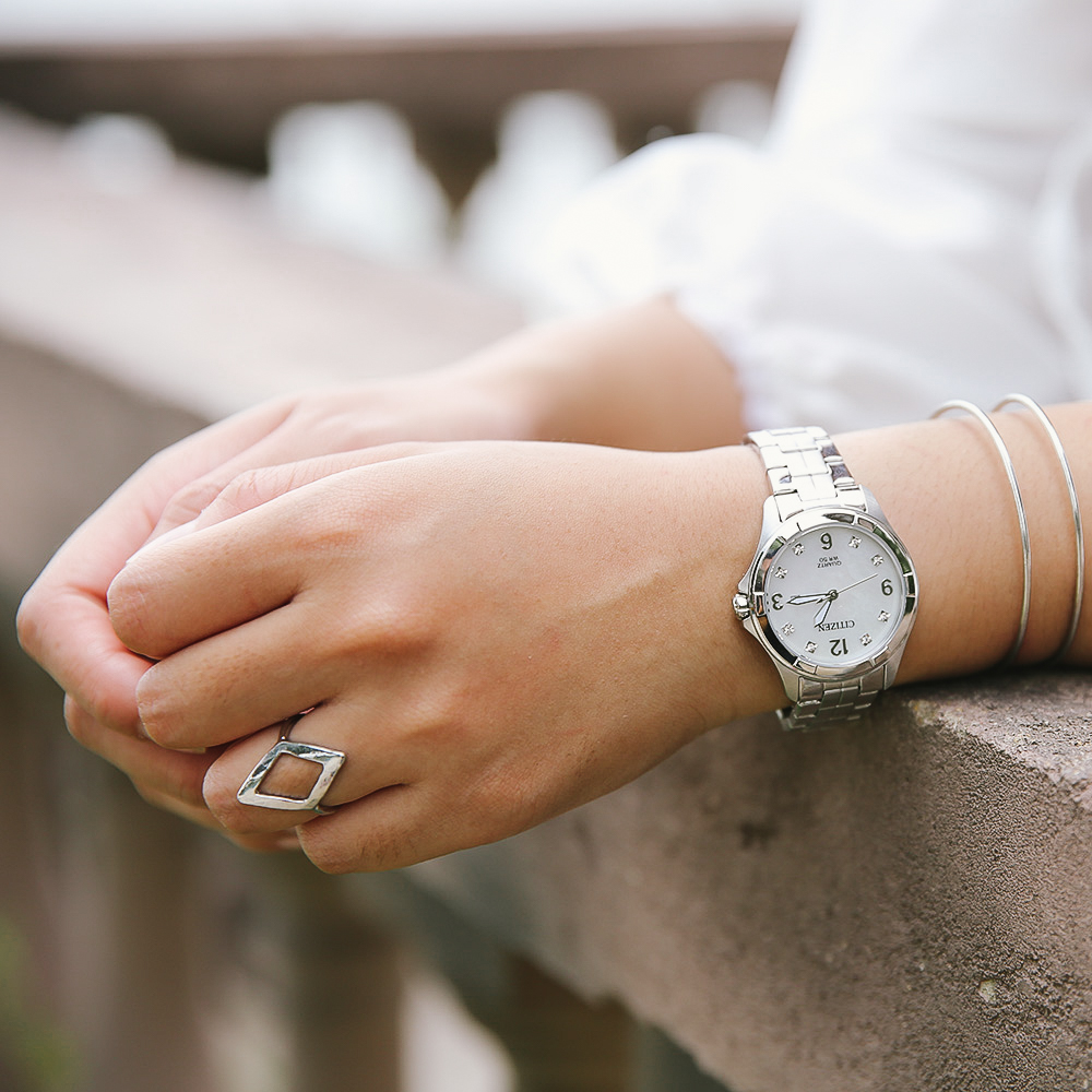 Đồng hồ CITIZEN 31.8 mm Nữ EU6080-58D