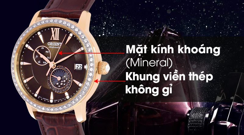 Đồng hồ nữ Orient RA-AK0005Y10B có mặt kính trong suốt, khung viền chắc chắn