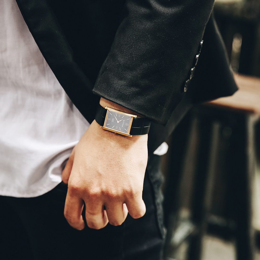 Đồng hồ TITAN Edge 25 mm Nam 1043WL02