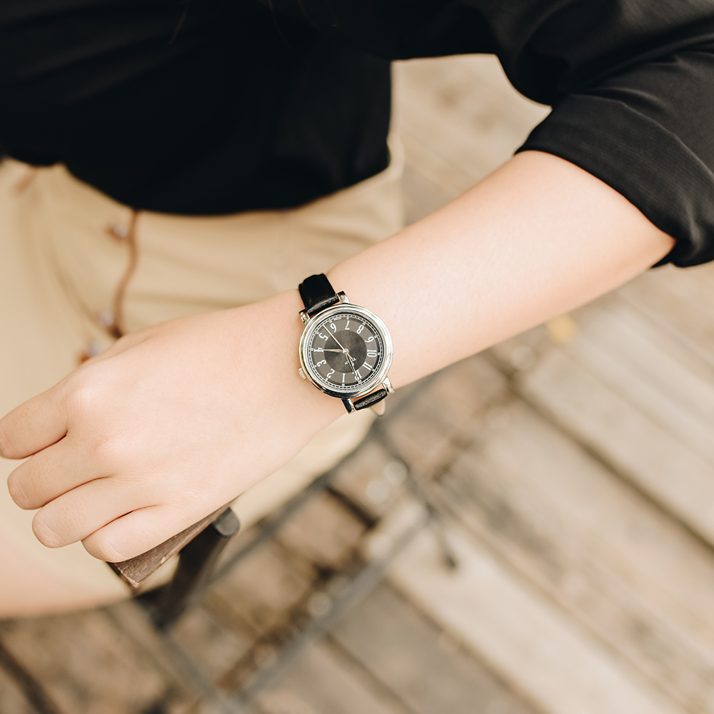 Đồng hồ TITAN 32.6 mm Nữ 2554SL02