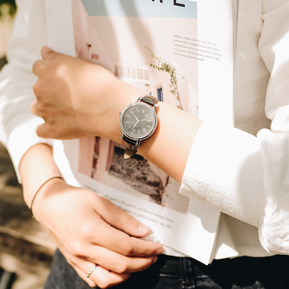 Đồng hồ TITAN 32.6 mm Nữ 2554SL02