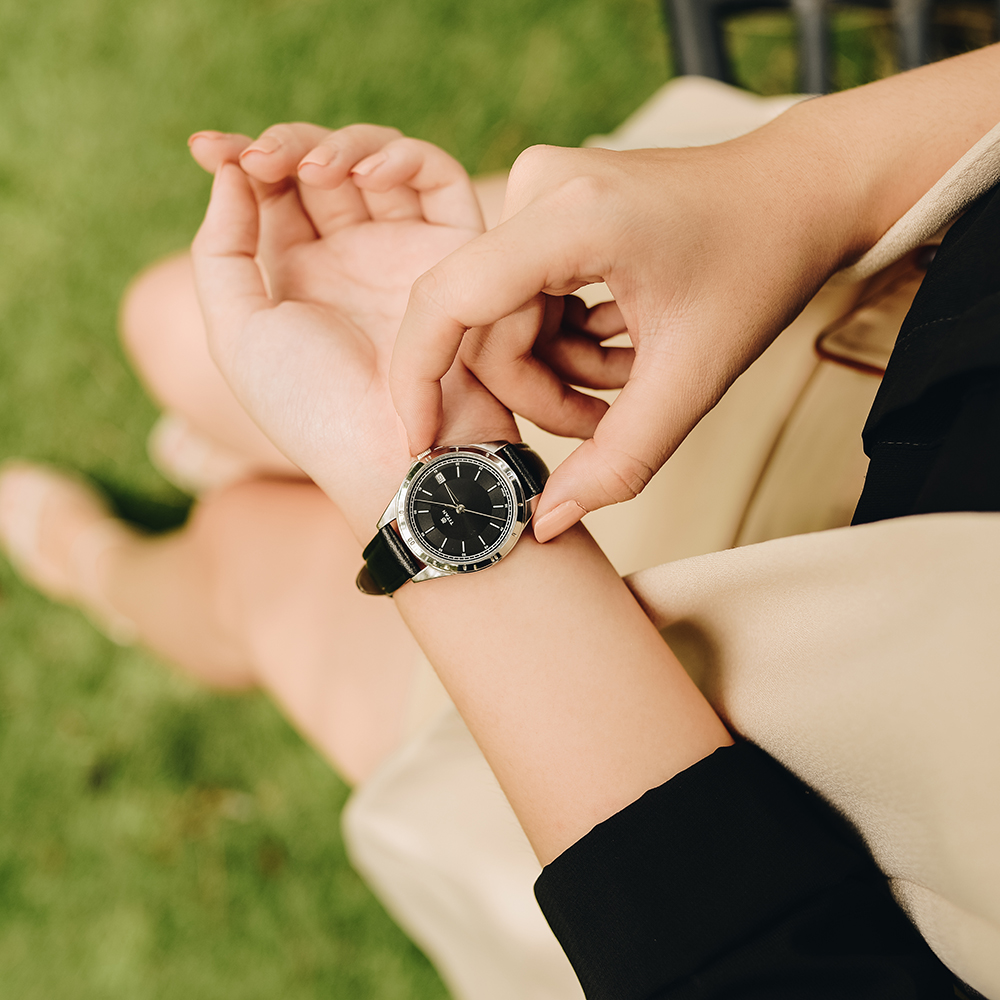 Đồng hồ TITAN 32 mm Nữ 2556SL02