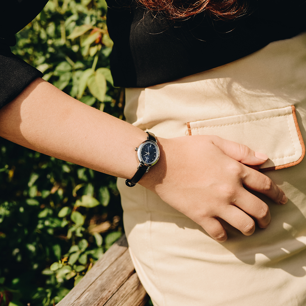 Đồng hồ TITAN 22 mm Nữ 2599SL01