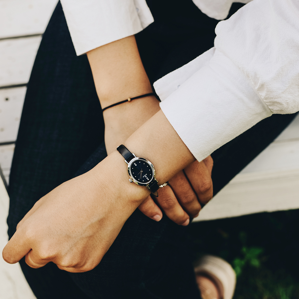 Đồng hồ TITAN 22 mm Nữ 2599SL01