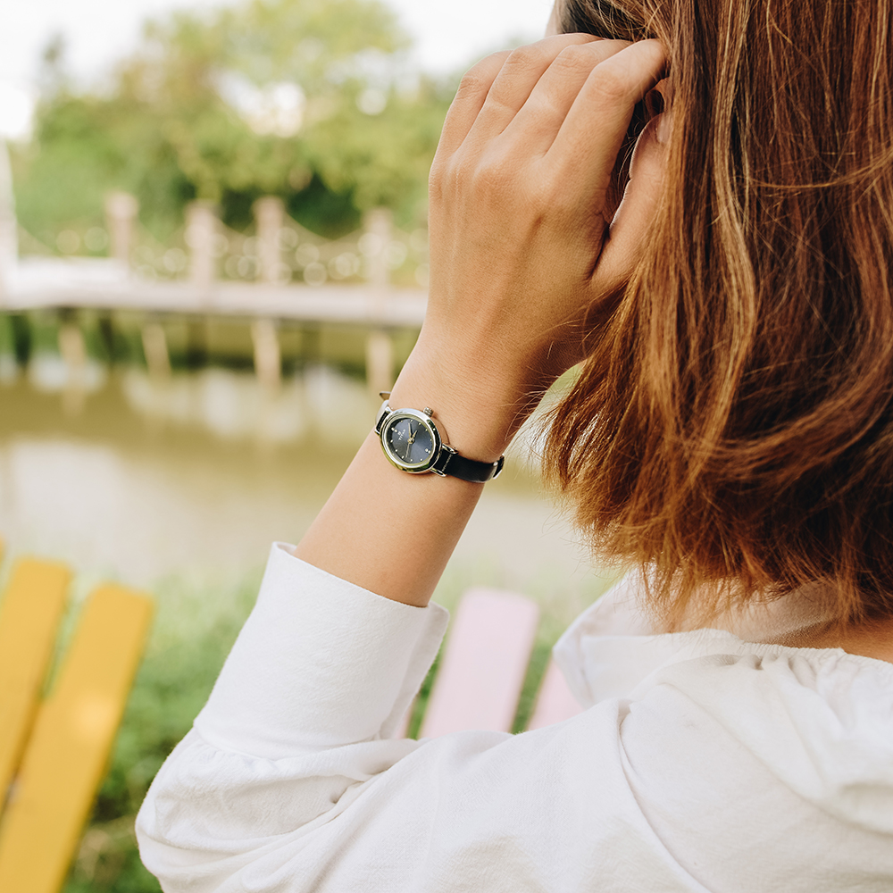 Đồng hồ TITAN 22 mm Nữ 2599SL01