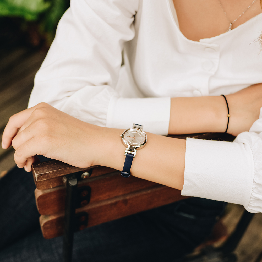 Đồng hồ TITAN 29 mm Nữ 2608SL01