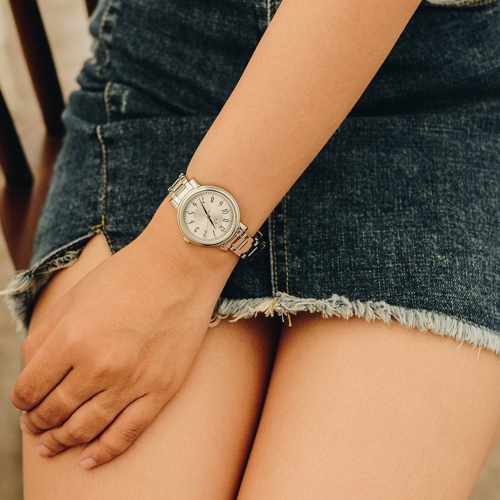 Đồng hồ TITAN 32.7 mm Nữ 2554SM01