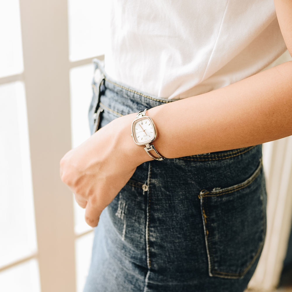 Đồng hồ TITAN Rega Viva 24.5 mm Nữ 2604SM01