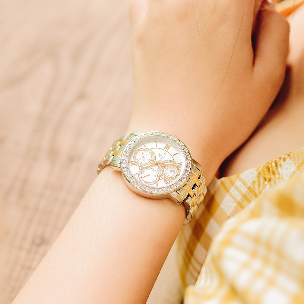 Đồng hồ TITAN 33.2 mm Nữ 9743BM01