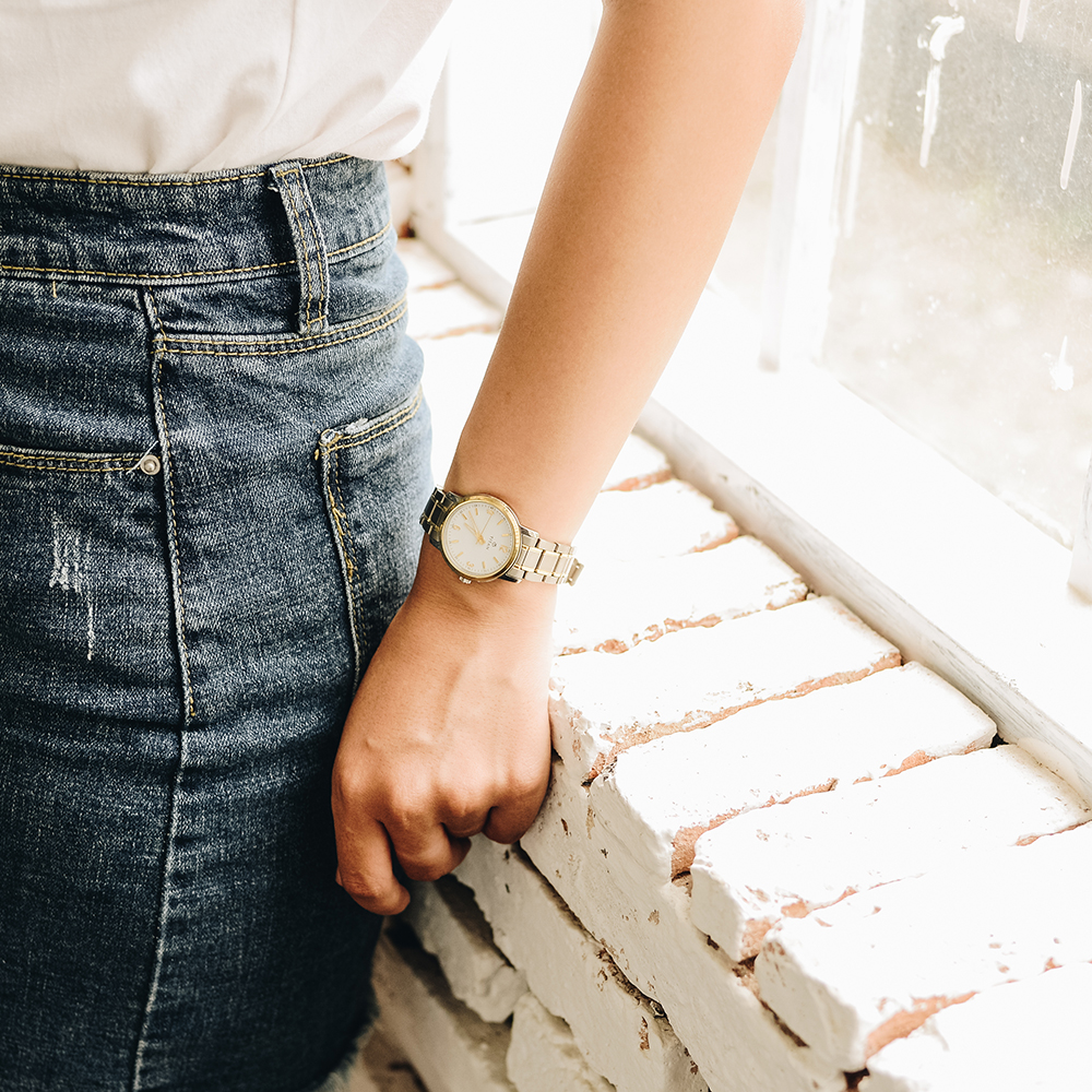 Đồng hồ TITAN 30 mm Nữ 9885BM01