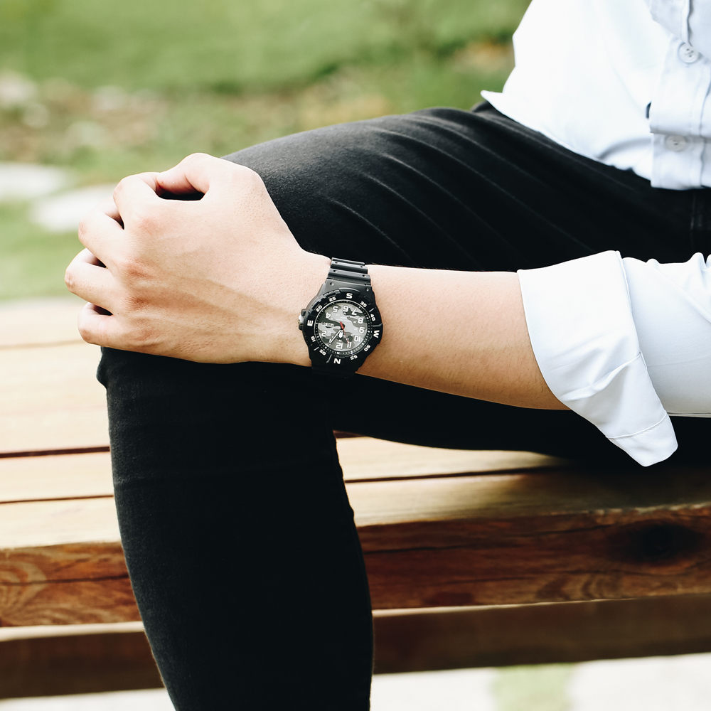 Đồng hồ CASIO 42.4 mm Nam MRW-220HCM-1BVDF