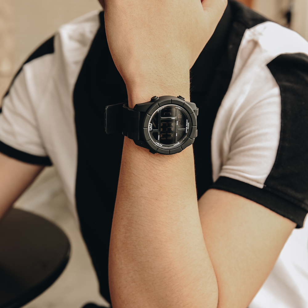 Đồng hồ Q&Q 48 mm Nam M123J001Y