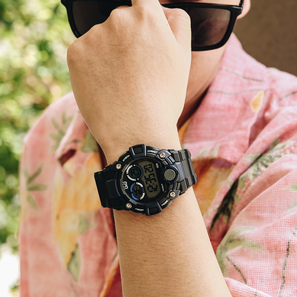 Đồng hồ Q&Q 47.5 mm Nam M162J003Y