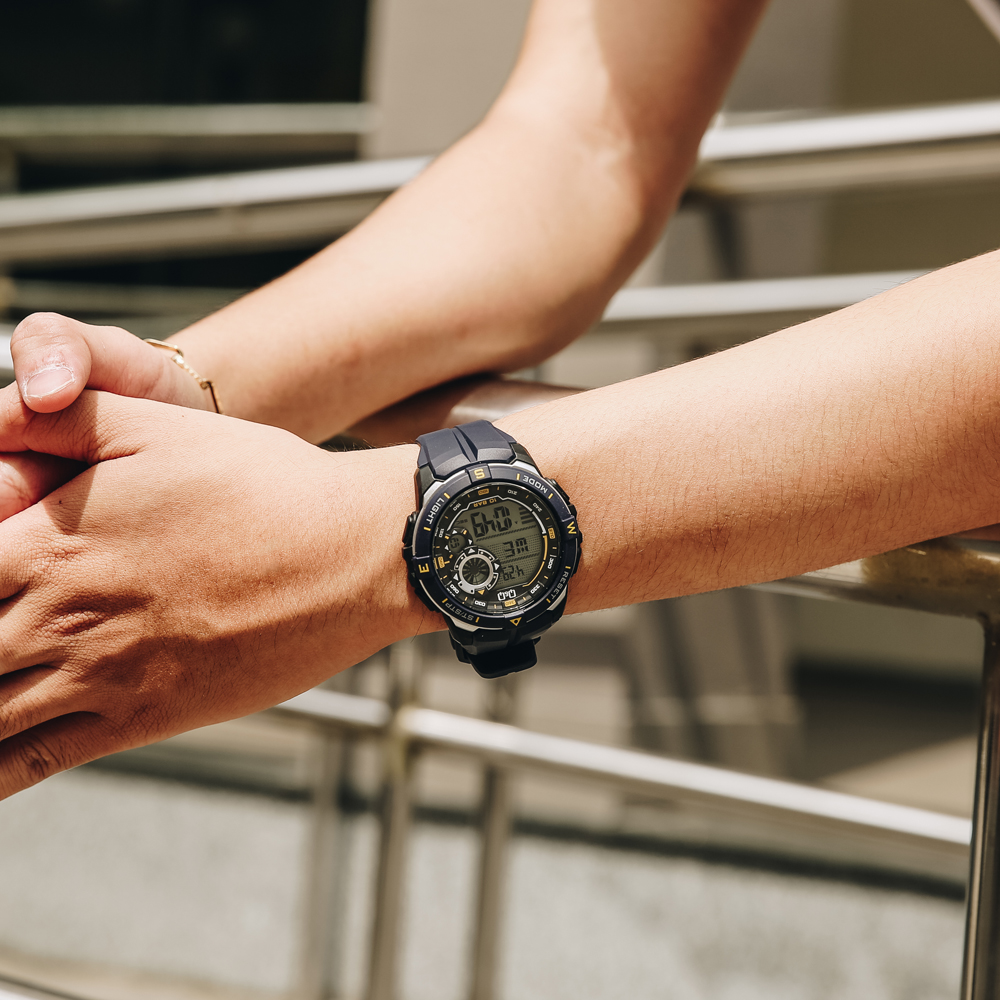 Đồng hồ Q&Q 50 mm Nam M175J004Y