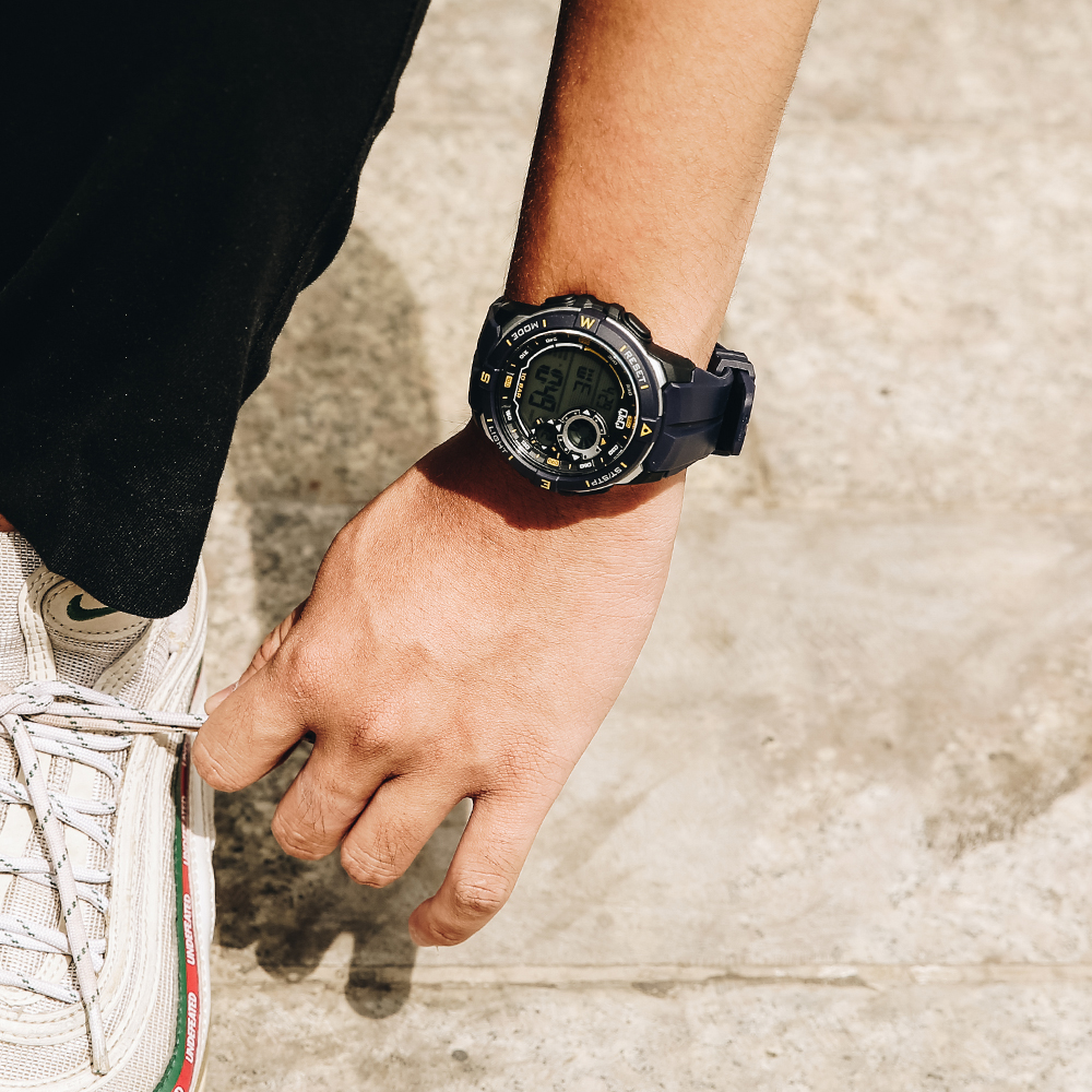 Đồng hồ Q&Q 50 mm Nam M175J004Y