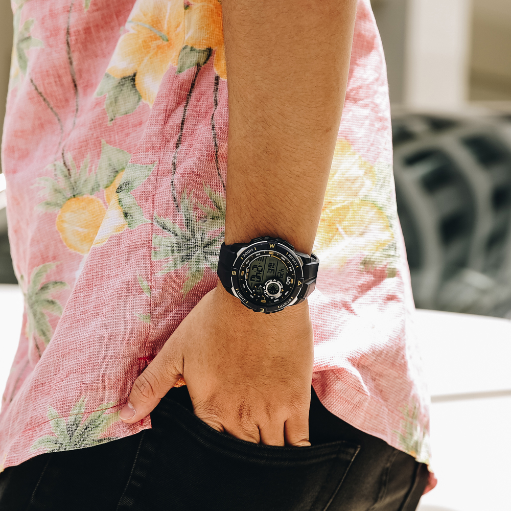 Đồng hồ Q&Q 50 mm Nam M175J004Y