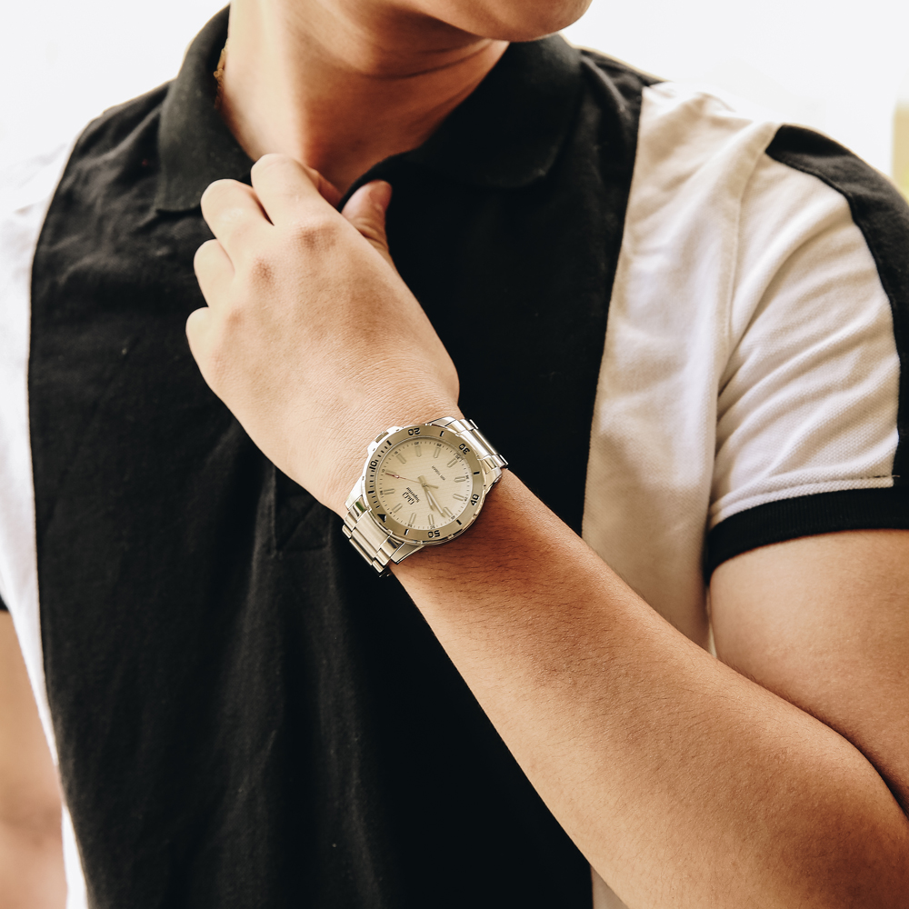 Đồng hồ Q&Q 42 mm Nam S372J201Y