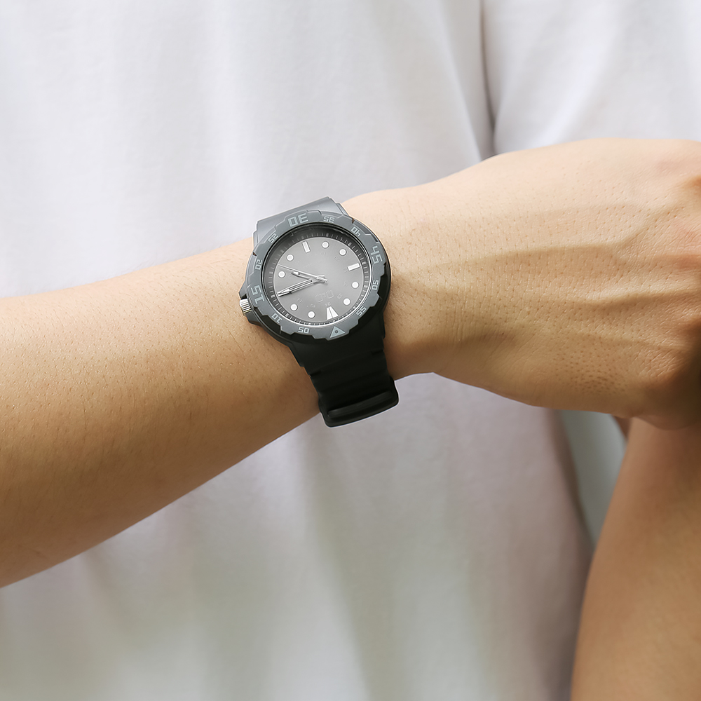 Đồng hồ Q&Q 43 mm Nam VR18J011Y