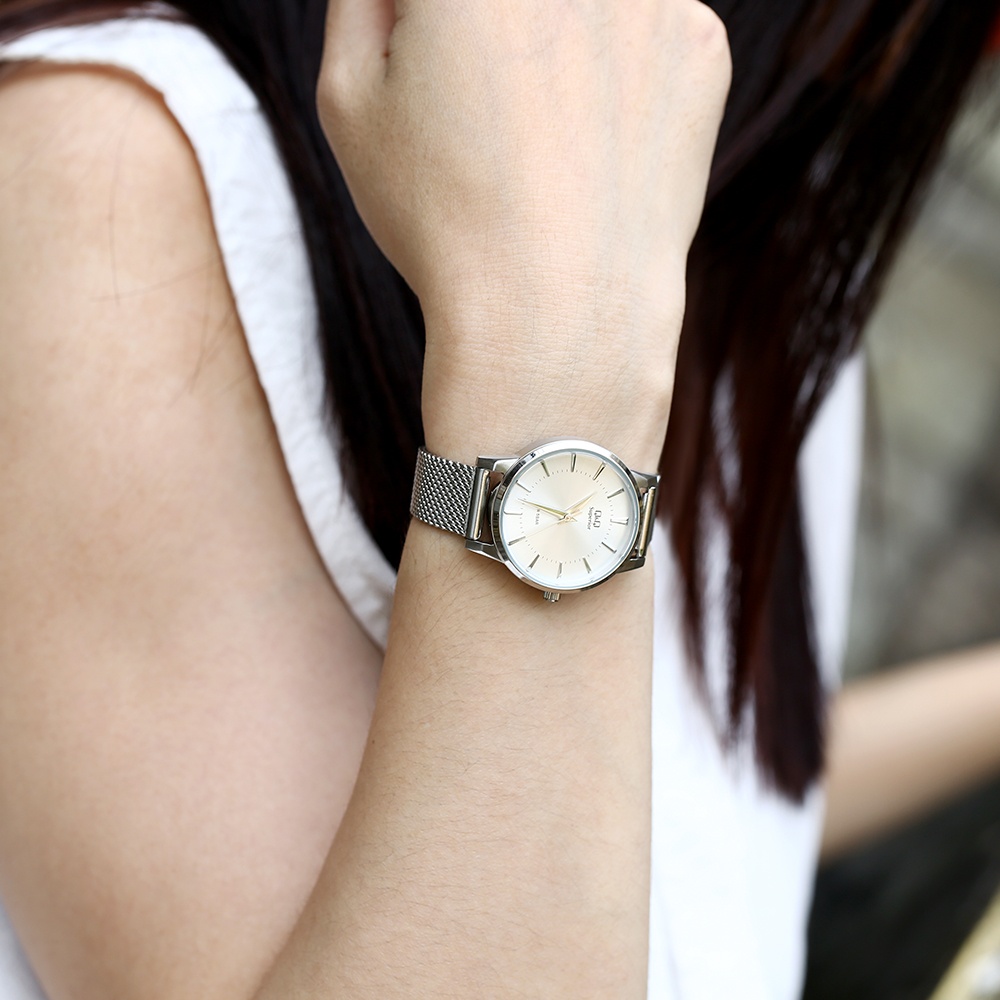 Đồng hồ Q&Q 30 mm Nữ S399J211Y