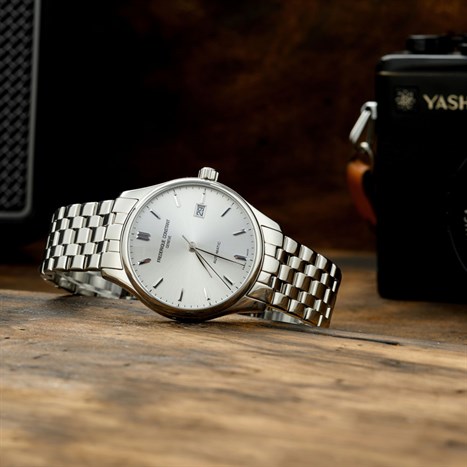 Đồng hồ FREDERIQUE CONSTANT Classics 40 mm Nam FC-303SS5B6B Màu Bạc