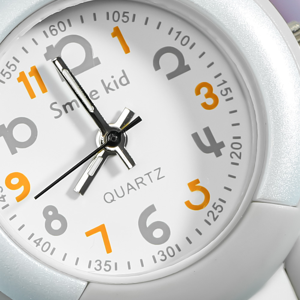 Mặt k&iacute;nh nhựa bền, chịu lực tốt