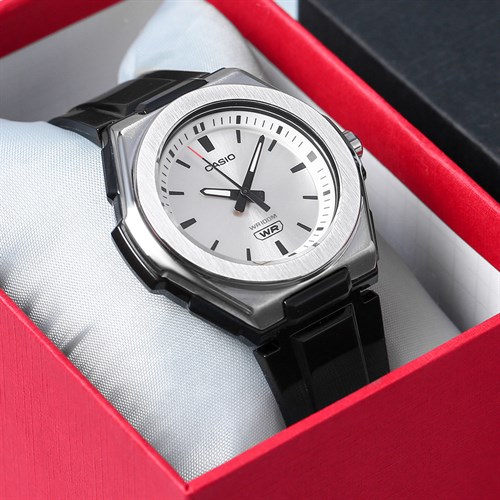 Đồng hồ Casio 42.1 mm Nữ LWA-300H-7E2VDF Màu Đen