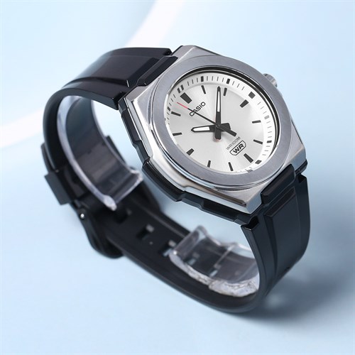 Đồng hồ Casio 42.1 mm Nữ LWA-300H-7E2VDF Màu Đen