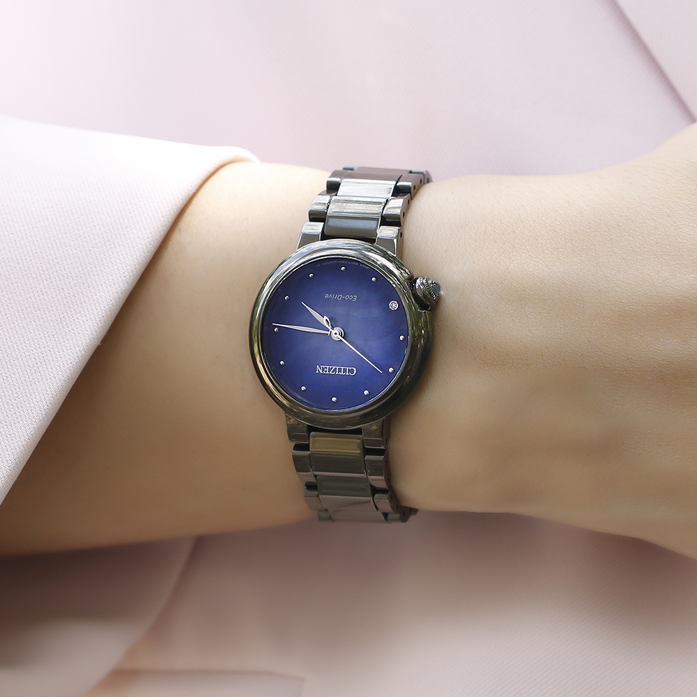 Đồng hồ Citizen Mother Earth 30 mm Nữ EM0915-86N