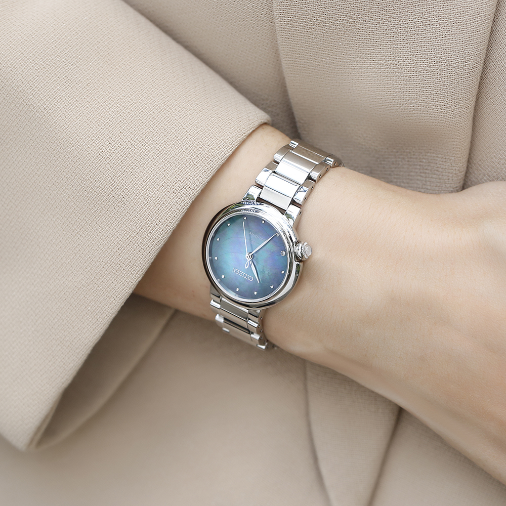 Đồng hồ Citizen Mother Earth 30 mm Nữ EM0910-80N