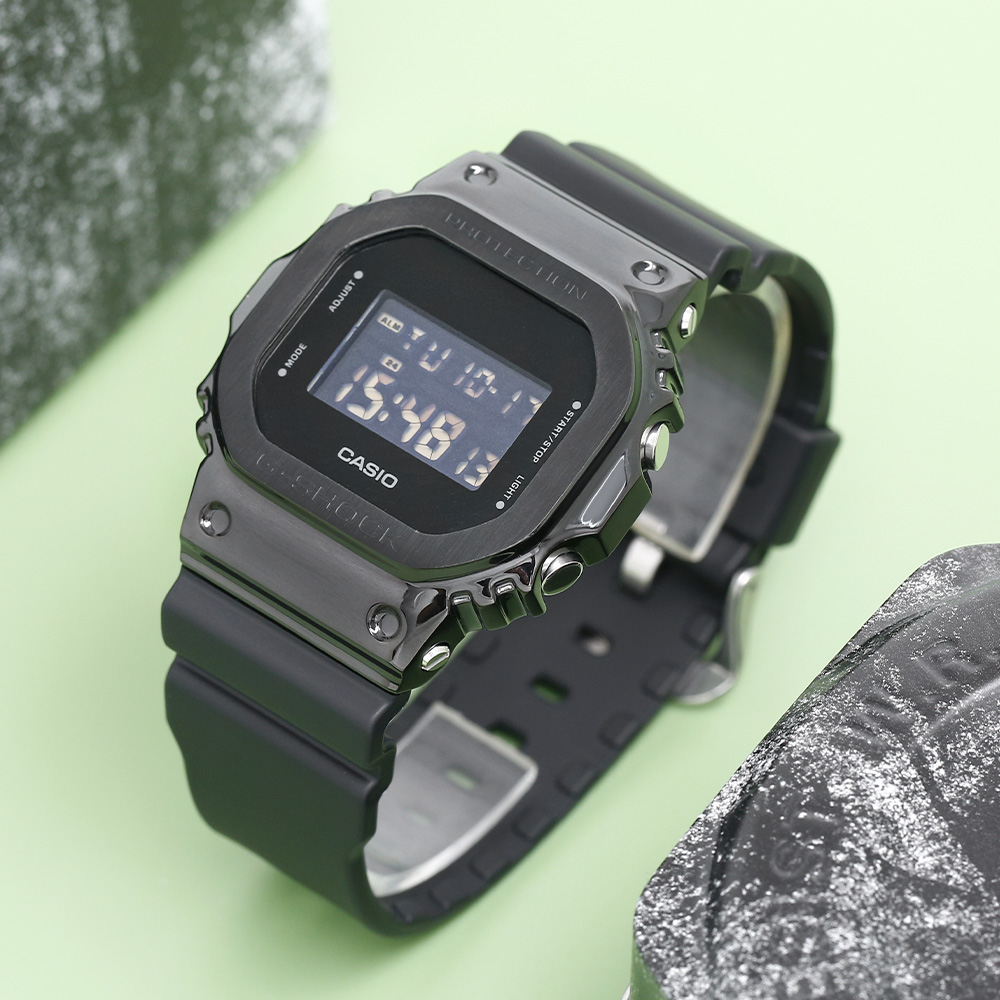 Đồng hồ G-SHOCK 5600 43.2 mm Nam GM-5600B-1DR