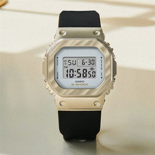 Đồng hồ G-Shock 5600 38.4 mm Nữ GM-S5600BC-1DR Màu Đen