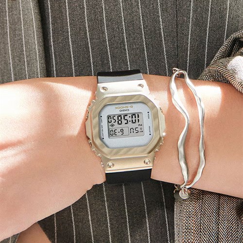 Đồng hồ G-Shock 5600 38.4 mm Nữ GM-S5600BC-1DR Màu Đen